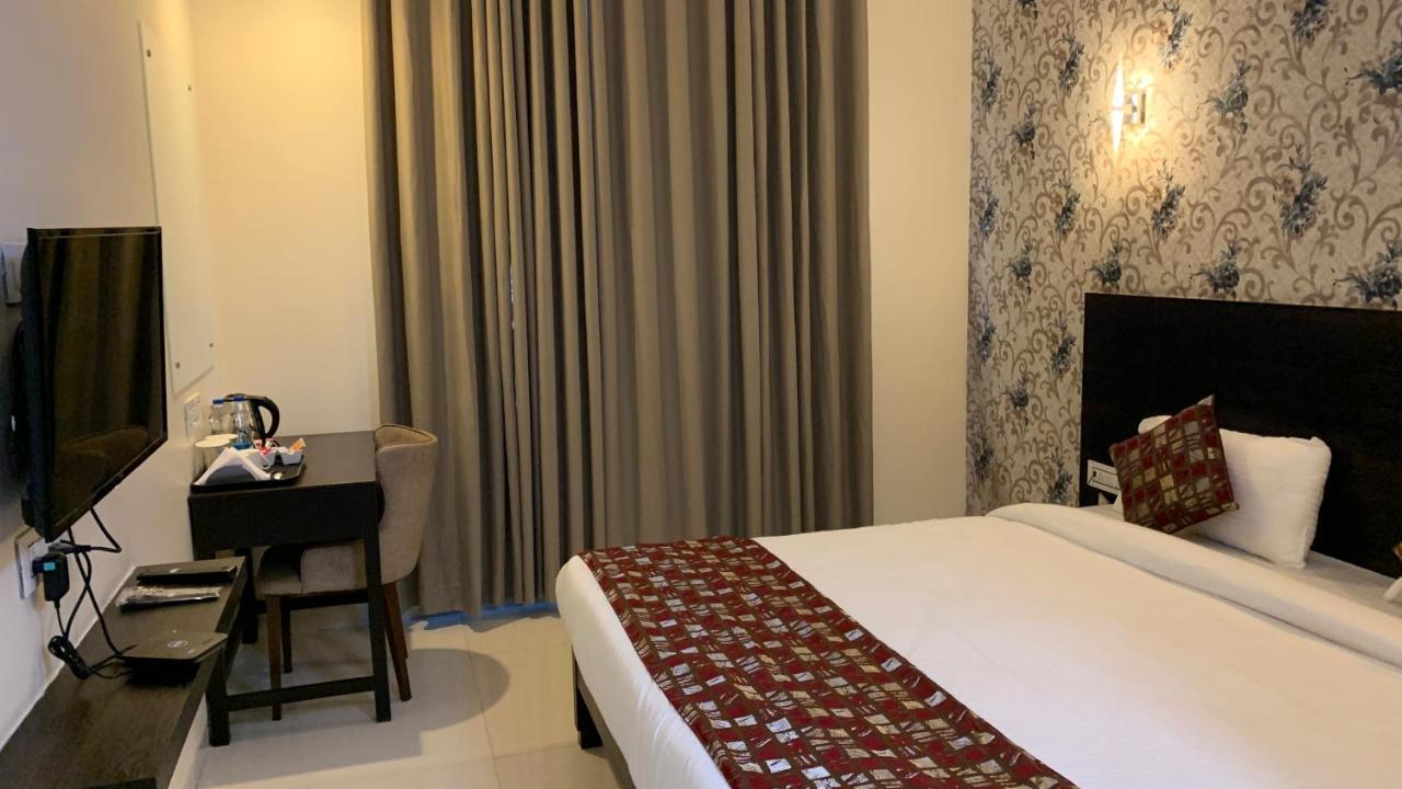 Hotel Singh'S By Wb Inn, Vashi, نافي مومباي المظهر الخارجي الصورة