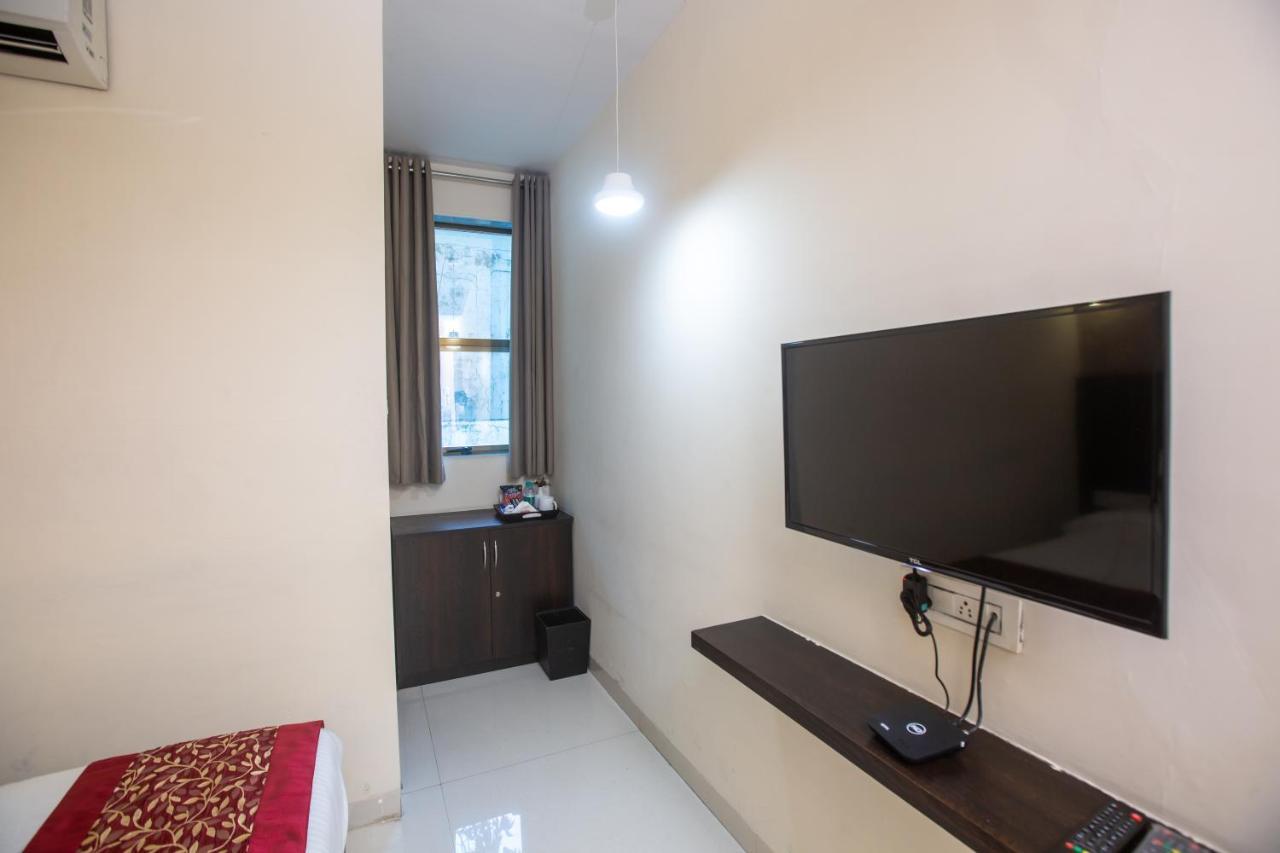 Hotel Singh'S By Wb Inn, Vashi, نافي مومباي المظهر الخارجي الصورة
