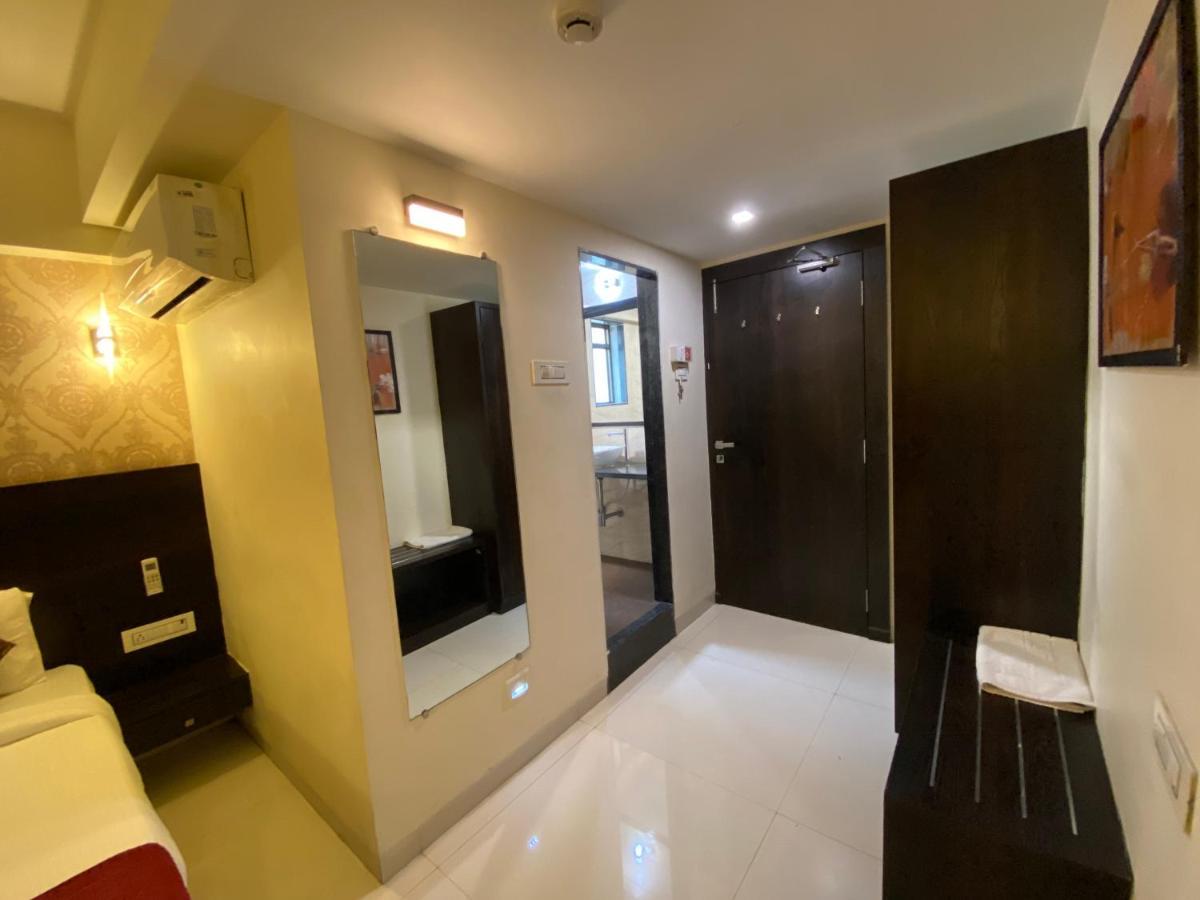 Hotel Singh'S By Wb Inn, Vashi, نافي مومباي المظهر الخارجي الصورة