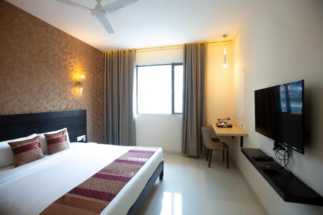 Hotel Singh'S By Wb Inn, Vashi, نافي مومباي المظهر الخارجي الصورة