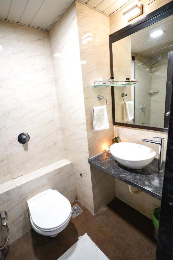 Hotel Singh'S By Wb Inn, Vashi, نافي مومباي المظهر الخارجي الصورة